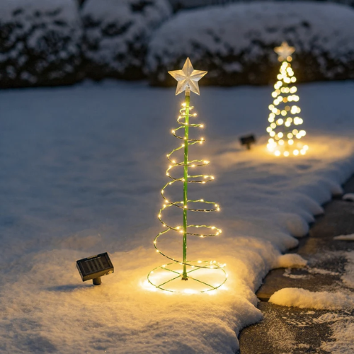 Árvore de Natal Decorada - Iluminada com Energia Solar